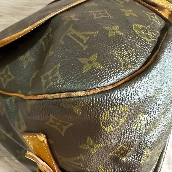 Louis Vuitton Saumur 35 Monogram Crossbody Messenger Bag - Picture 7 of 16